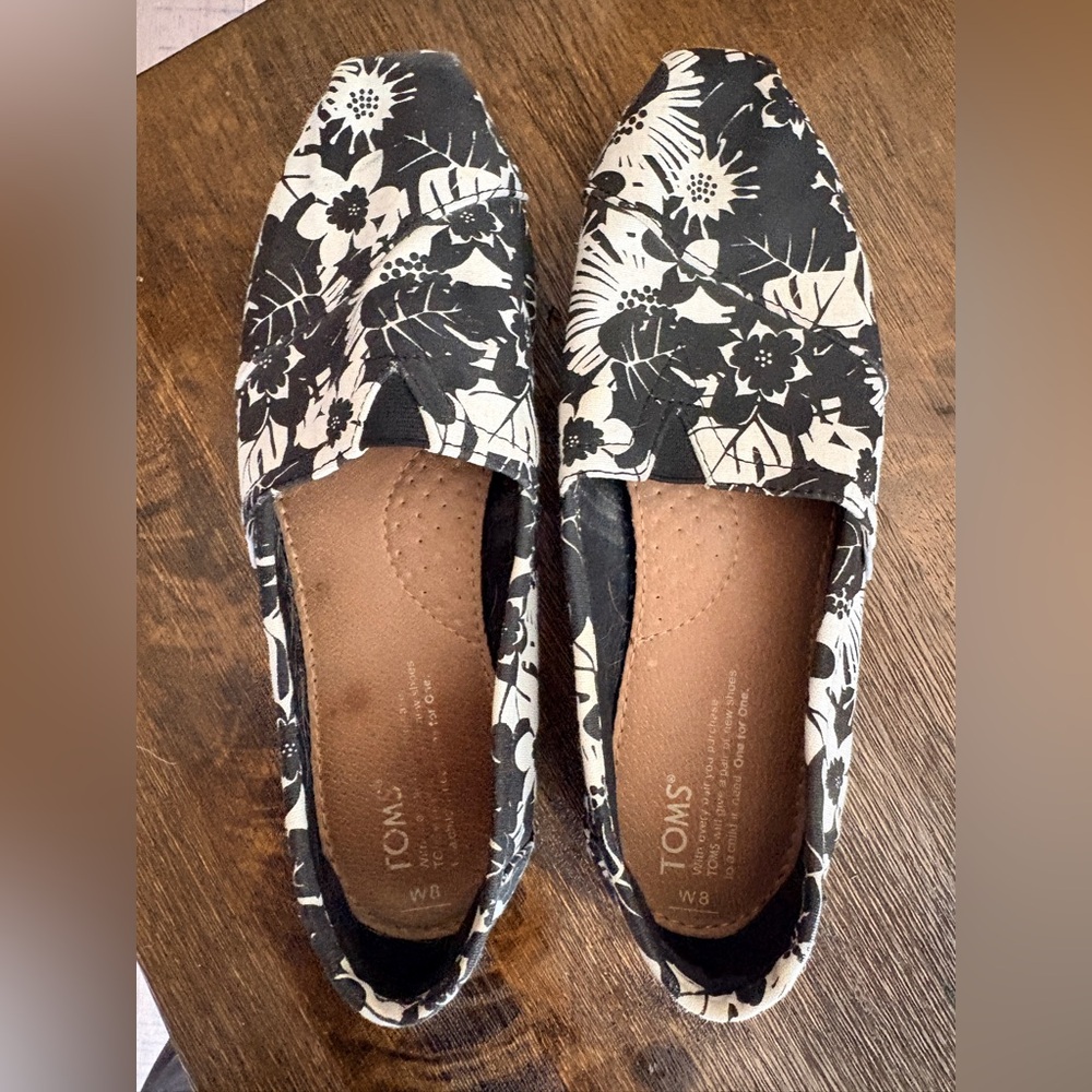 TOMS Women's Black and White Floral Loafers